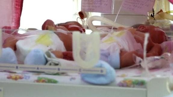 SORPRESA: Esperaba gemelos, pero el día del parto se llevó una gran sorpresa - Imagen 1