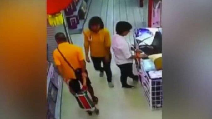 Un padre cayó sobre su hijo y lo mató accidentalmente - Imagen 1