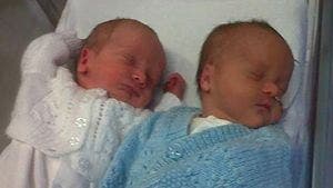 30654_46AA59B400000578-5115267-Apart_from_scans_revealing_one_foetus_was_smaller_than_the_other-a-63