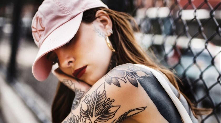 Mensaje reflexivo y foto hot — Cande Tinelli