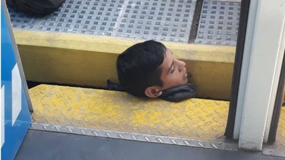 Impactante: así quedó atrapado un joven en las vías del tren