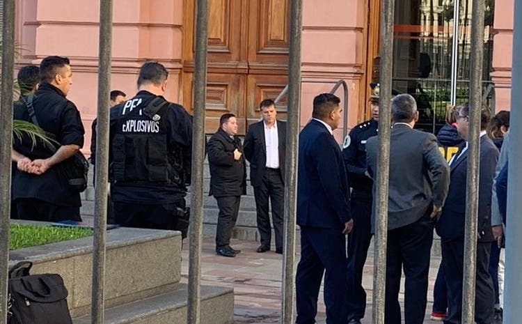 Intentó entrar armado a Casa Rosada y lo apresaron Intentó entrar armado a Casa Rosada y lo apresaron