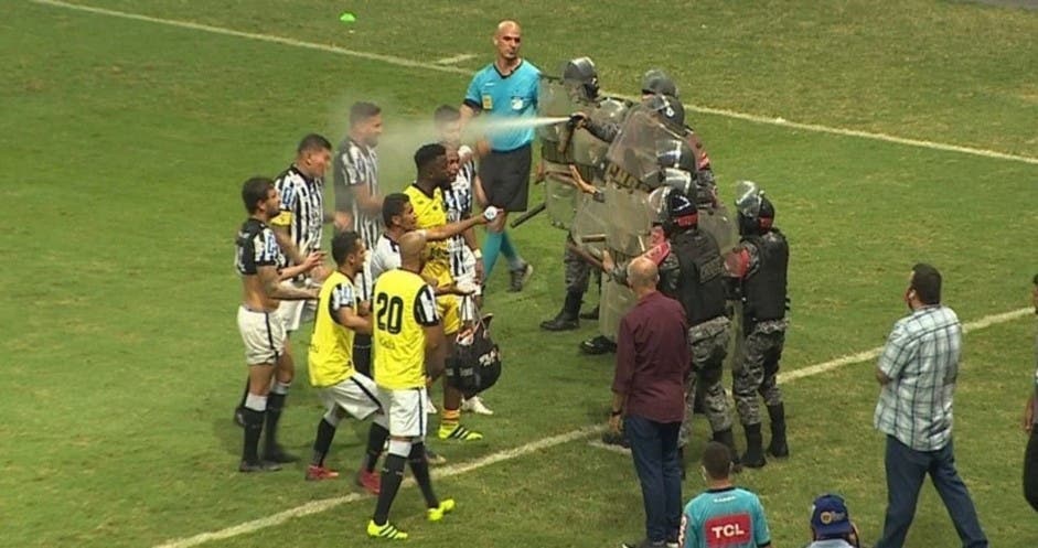 La Policía brasileña atacó a los futbolistas con gas pimienta