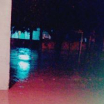 Desbordó el canal Sur y varias casas se inundaron en el barrio Miguel Lillo