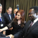 El jefe mafioso de La Salada viajó con Cristina y Alperovich a Angola en 2012