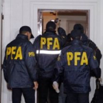 Operativo de la Policía Federal en el edificio de Cristina Kirchner: buscan dinero en dos departamentos