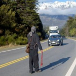 Violencia en un predio ocupado por mapuches: atacan a turistas y amenazan a los vecinos