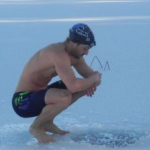 VIDEO: nadadores se metieron “en cuero” a la congelada laguna El Trébol en Bariloche