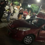 Violento choque entre dos autos en la esquina de Laprida y Marcos Paz