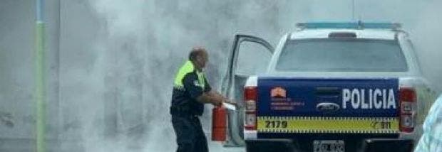 Una camioneta de policía casi se prende fuego en calle Balcarce al 100 - Contexto