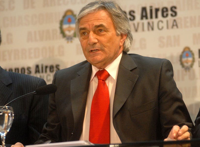 Claudio Zin duro con los médicos cubanos que llegaron a Buenos Aires