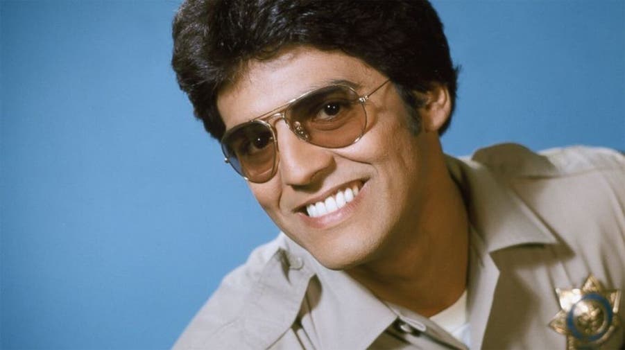 Erik Estrada, ícono de la serie “CHiPs”, ahora vende videos a fans para subsistir Contexto Tucuman